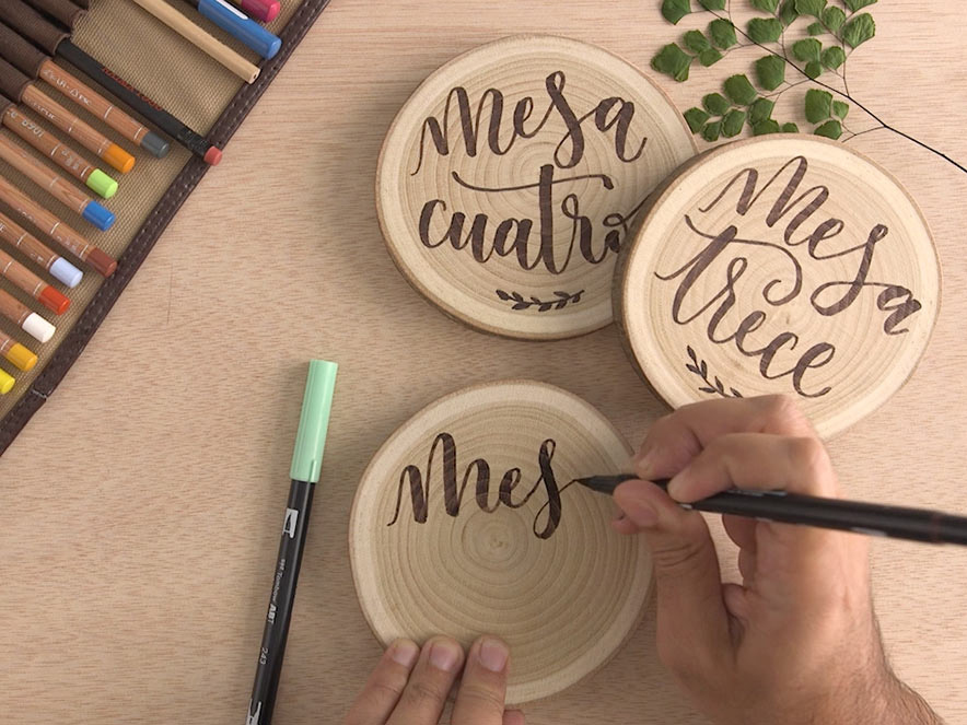 Curso Online lettering con rotuladores Escuela Project Party- Proyecto sobre madera