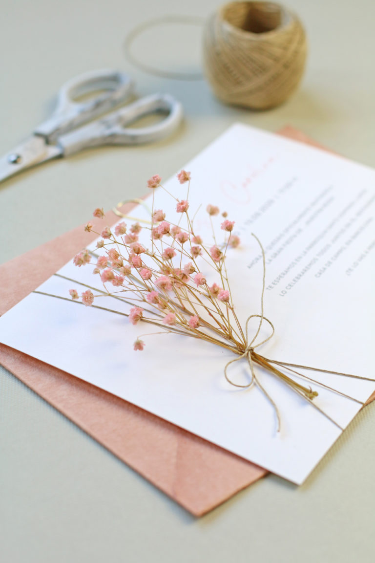 Invitaciones de boda con flores secas
